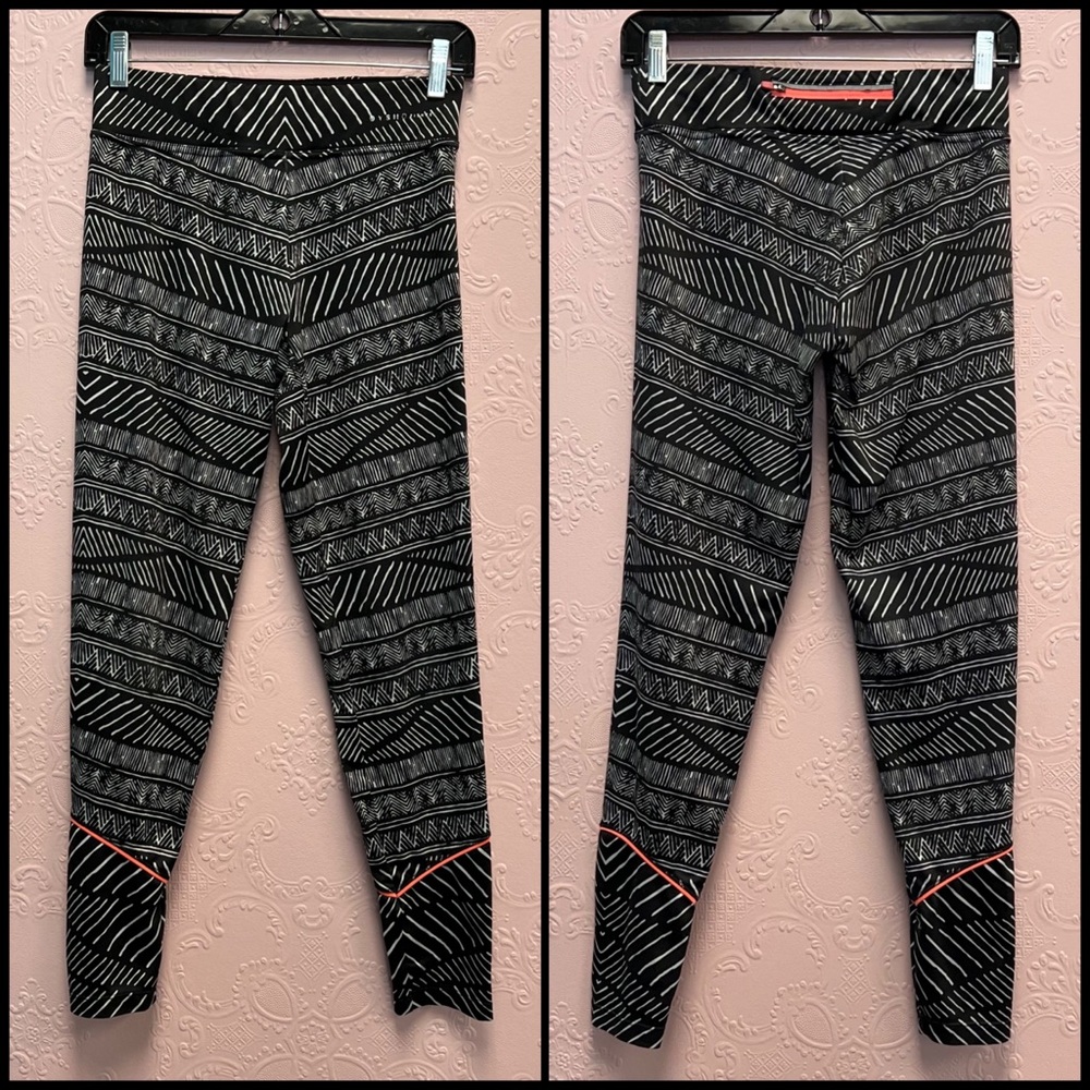 OYSHO leggings black and white patterned leggings zip pocket rear waist.…